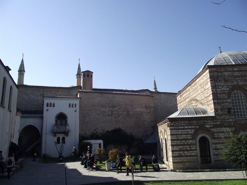 Kuşhane ve Harem Kapısı